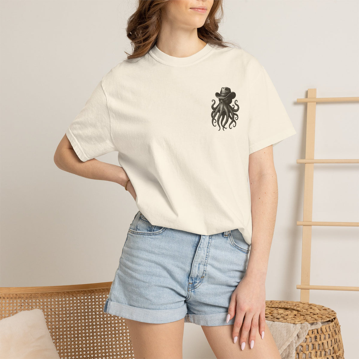 Leon the Octopus cocktail Unisex Garment-Dyed T-shirt